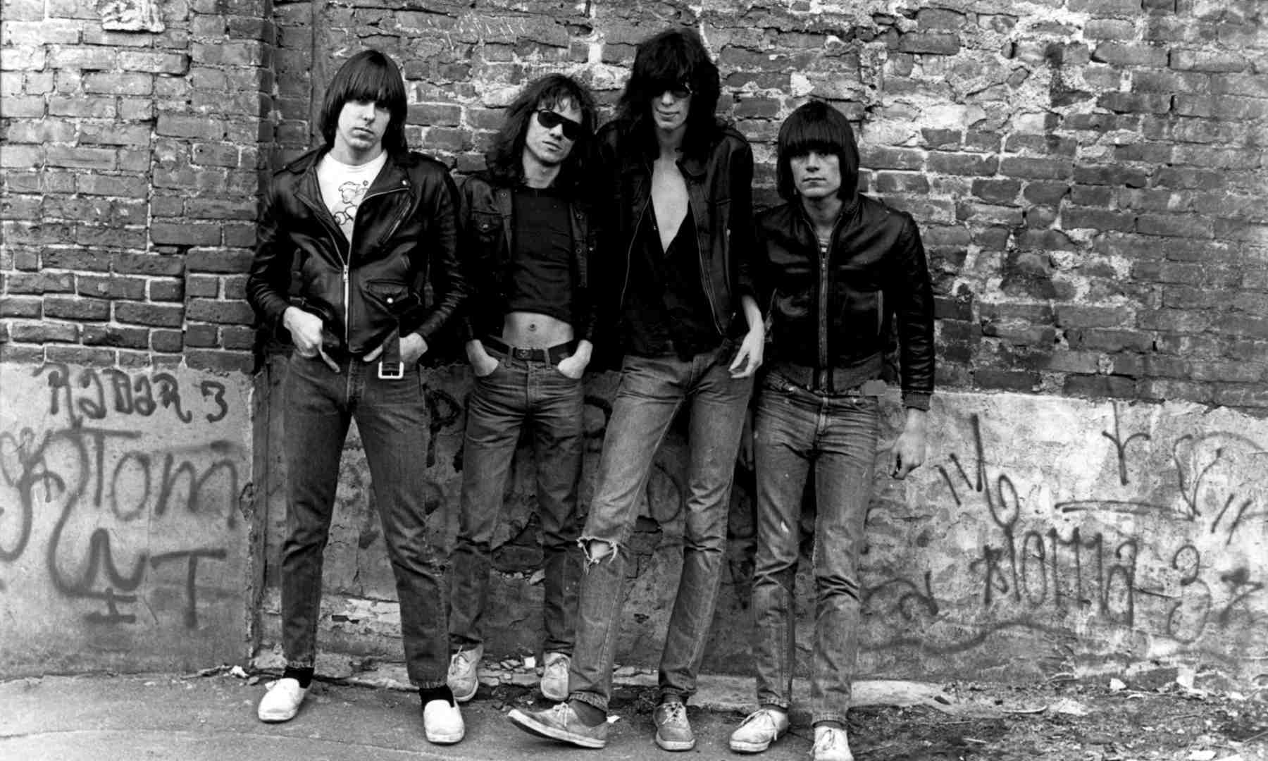 Hey Ho Let’s Go! Ramones Anthology: la recensione